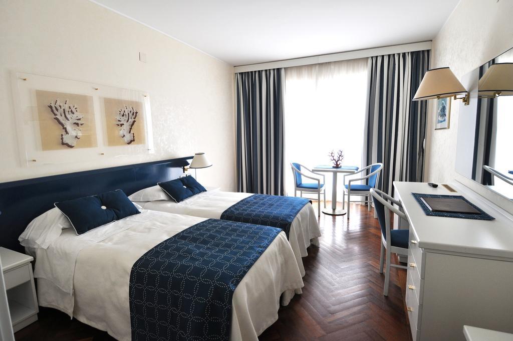 Splendid Hotel La Torre Mondello Bagian luar foto