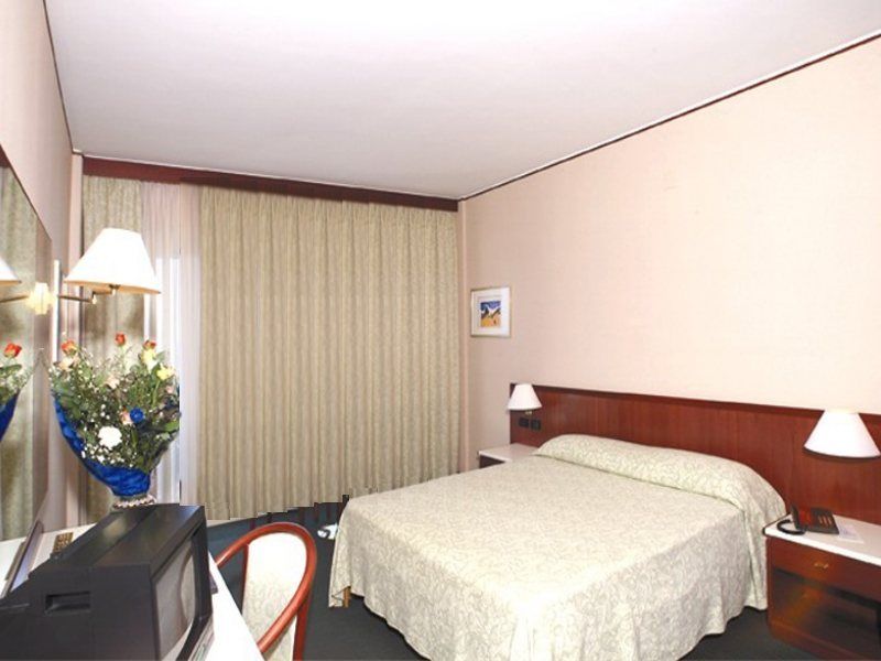 Splendid Hotel La Torre Mondello Bagian luar foto