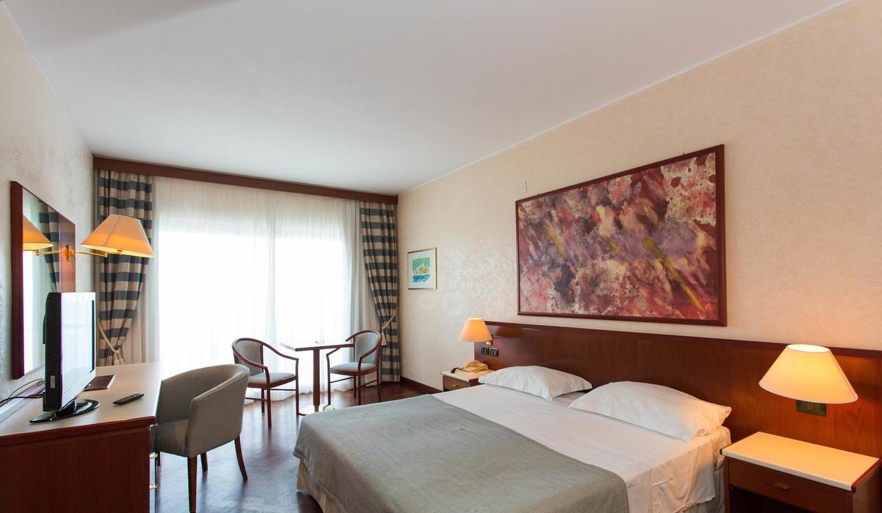 Splendid Hotel La Torre Mondello Bagian luar foto